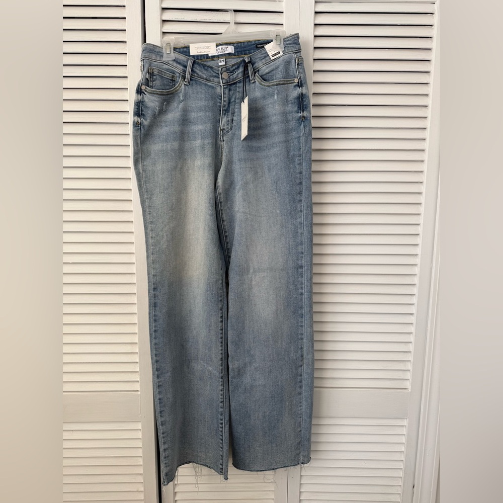 Judy Blue Light Wash Straight Leg Jeans